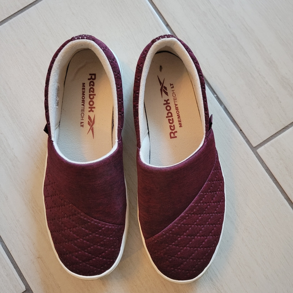Reebok Memory Tech Flats - Picture 2 of 3